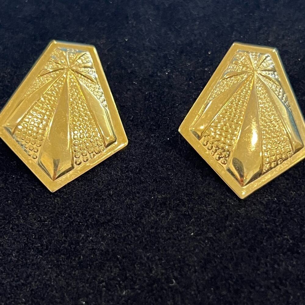 Vtg Etruscan Style Big Goldtone Drop Clip Earrings 1.5”